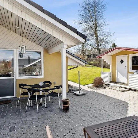 2 Bedroom In Juelsminde Sonderby (Midtjylland)
