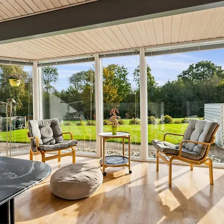 2 Bedroom In Juelsminde Casa de Férias *