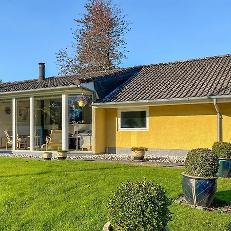 2 Bedroom In Juelsminde *