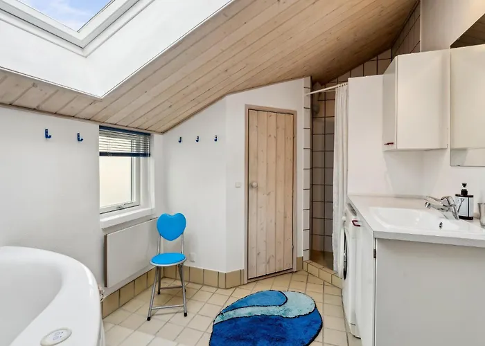 2 Bedroom In Juelsminde Sonderby (Midtjylland)